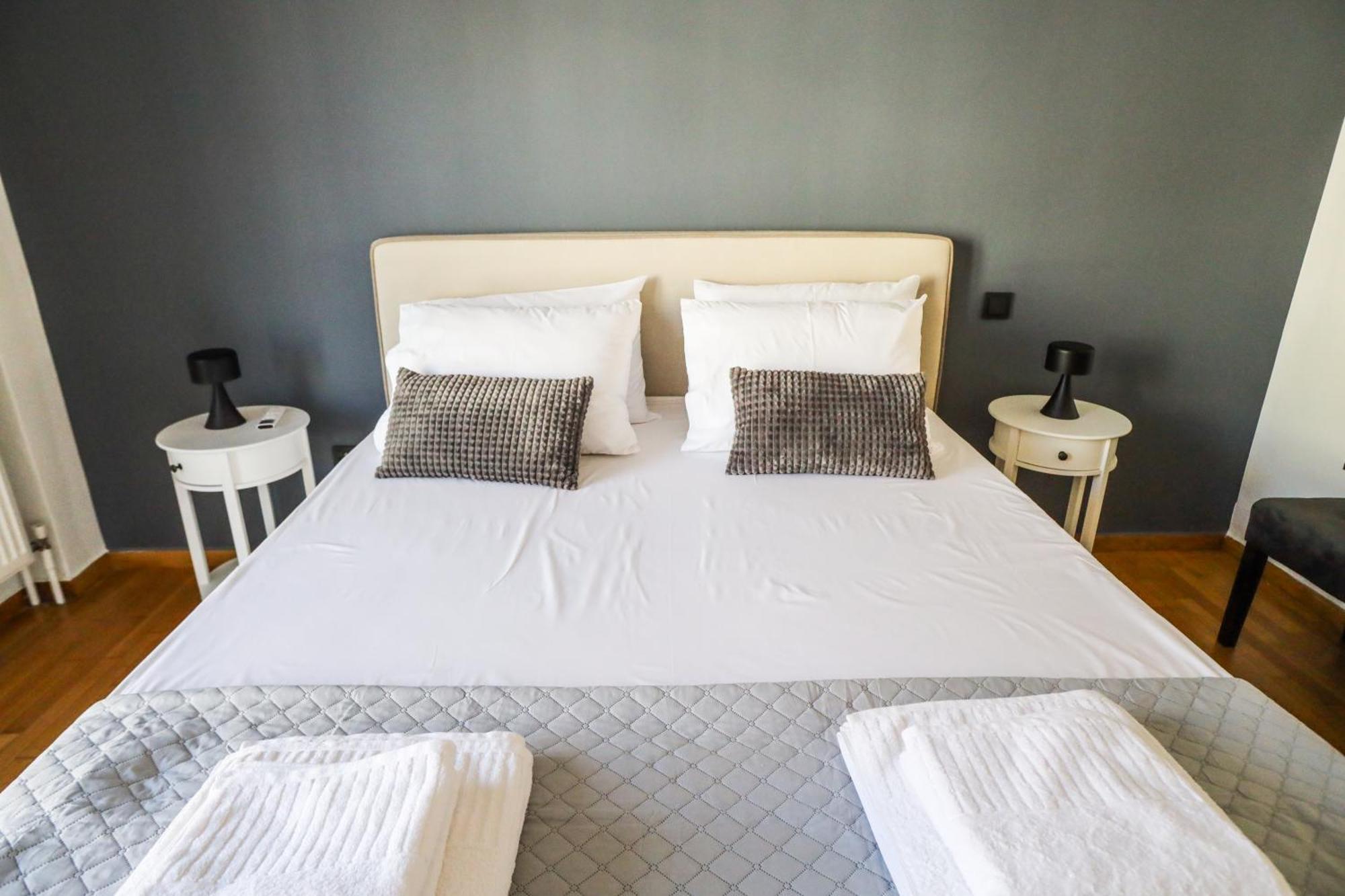 3bd With Acropolis & Temple Of Zeus View Apartment