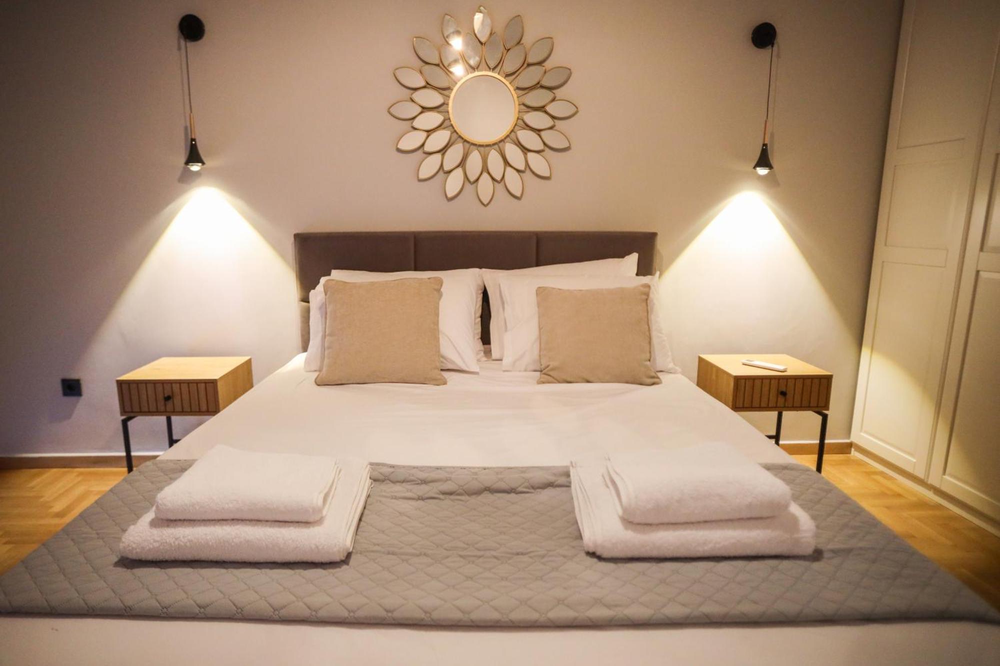 3bd With Acropolis & Temple Of Zeus View * Athens
